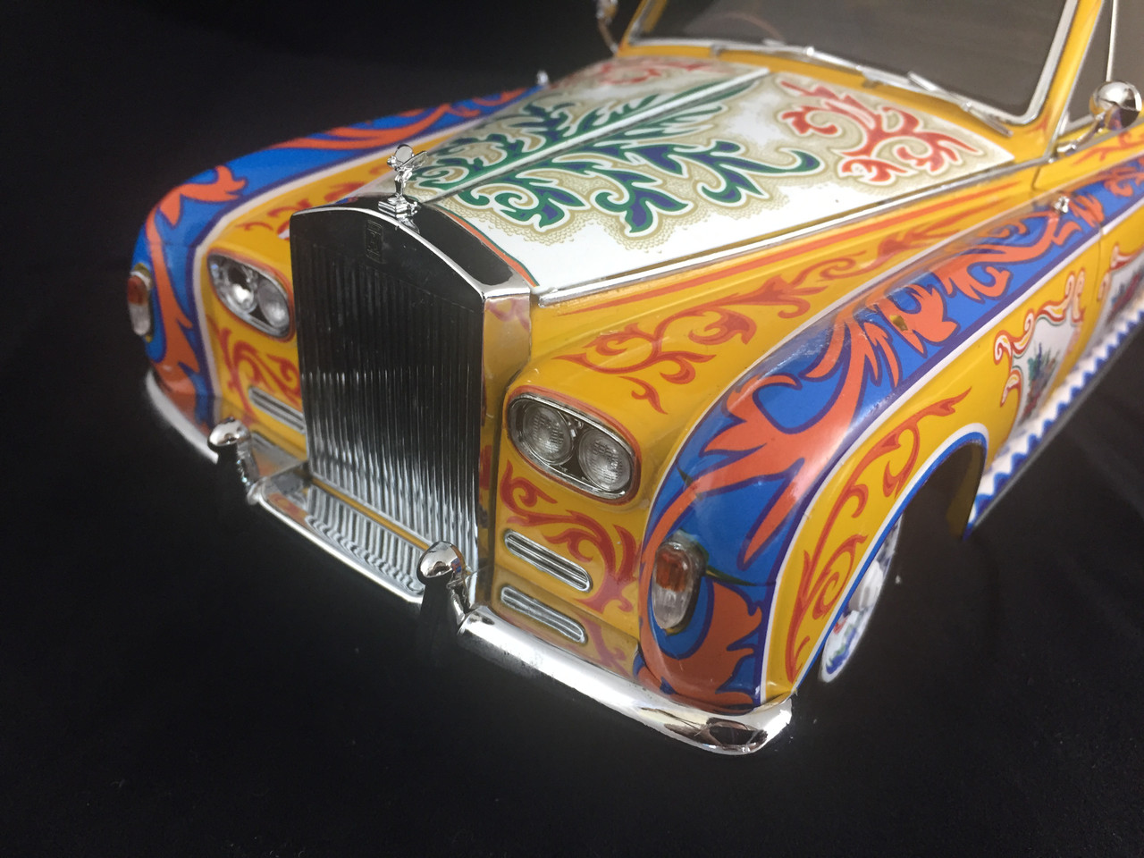 1/18 Dealer Edition 1964 John Lennon RollsRoyce Phantom V Diecast Car