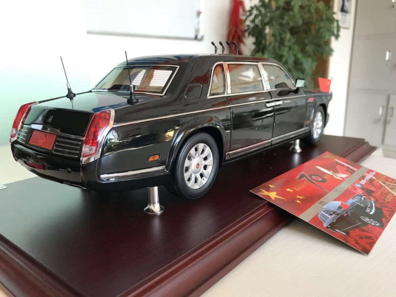 1/18 China HONGQI CA7600 Military Parade Vehicle 70th Anniversary