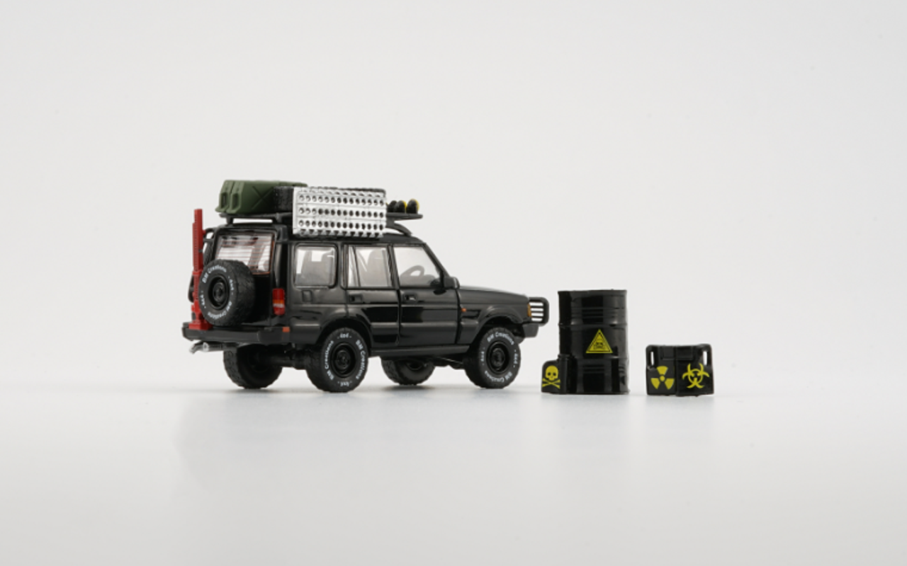 1/64 BM Creations Land Rover 1998 Discovery1 -Black Smile w/Accessory 