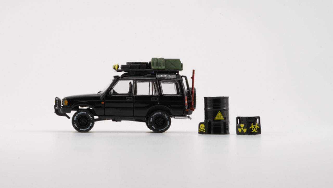 1/64 BM Creations Land Rover 1998 Discovery1 -Black Smile w/Accessory 