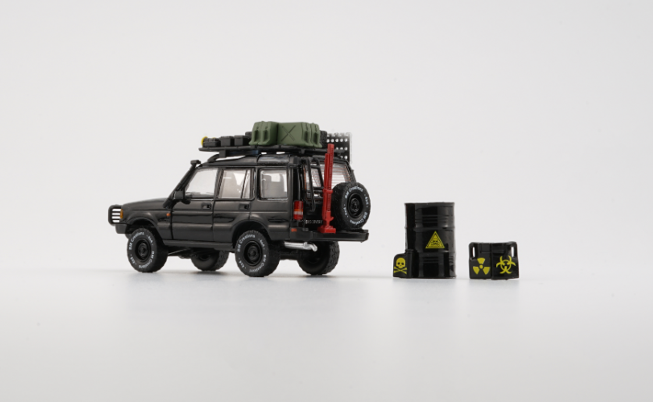 1/64 BM Creations Land Rover 1998 Discovery1 -Black Smile w/Accessory 