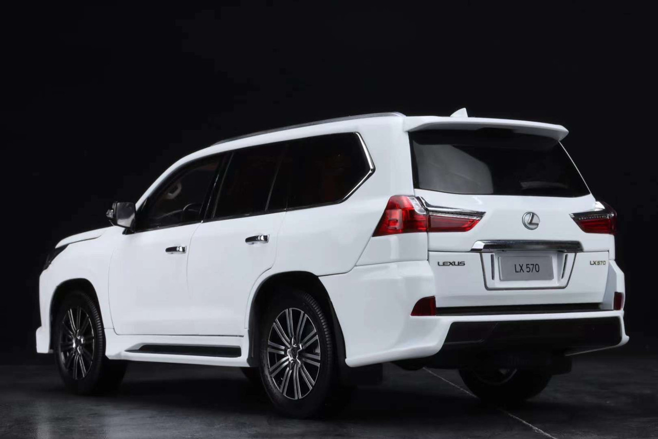 1/18 LCD 2020 Lexus LX570 (White) Diecast Car Model