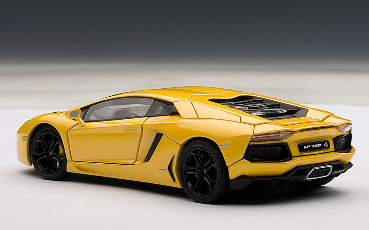 ミニカー Lamborghini LP700-4 AUTOart 1:43 1/43 AUTOart LAMBORGHINI AVENTADOR LP700-4 (GIALLO ORION