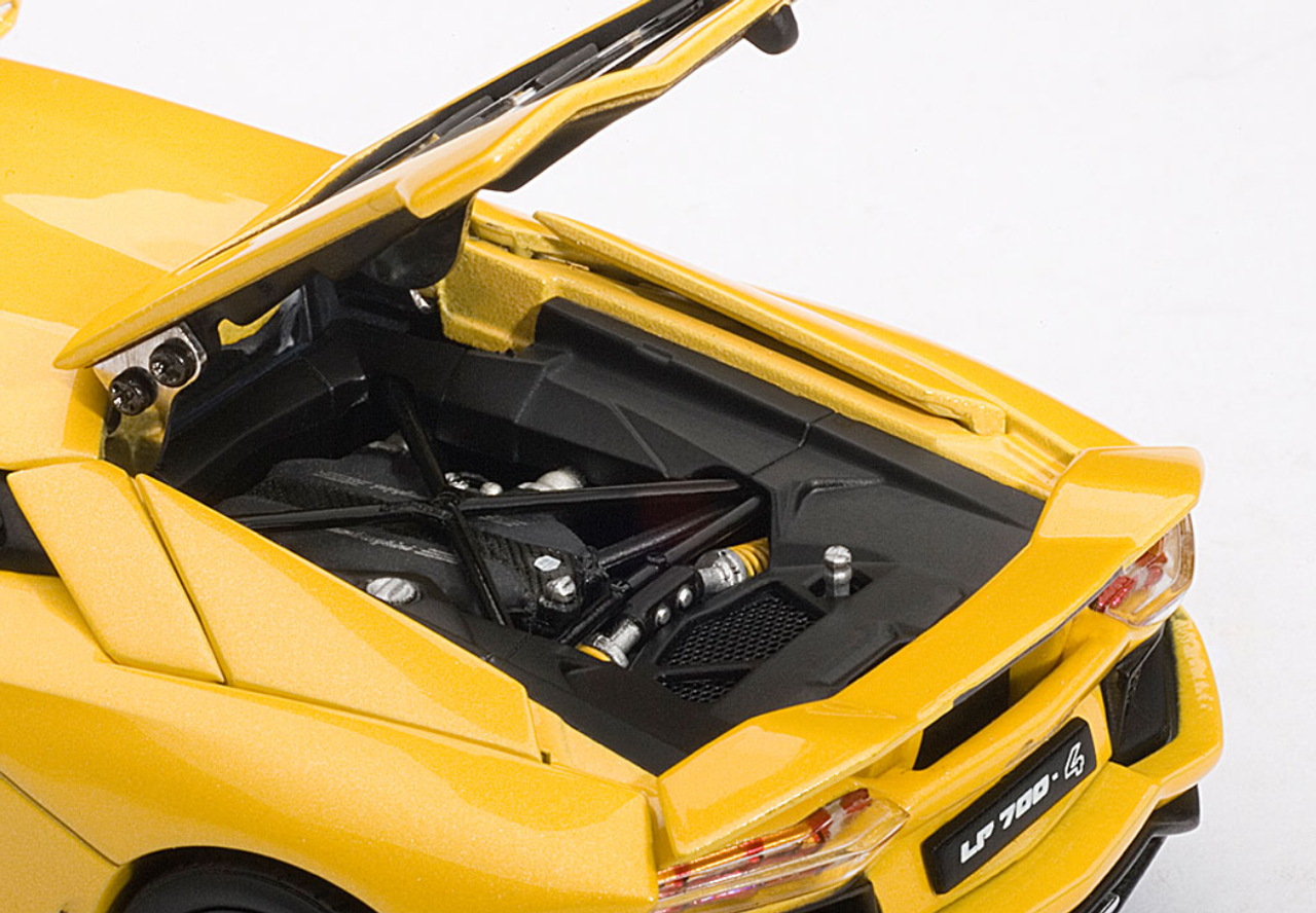 1/43 AUTOart LAMBORGHINI AVENTADOR LP700-4 (GIALLO ORION/METALLIC YELLOW) Diecast Car Model 54648