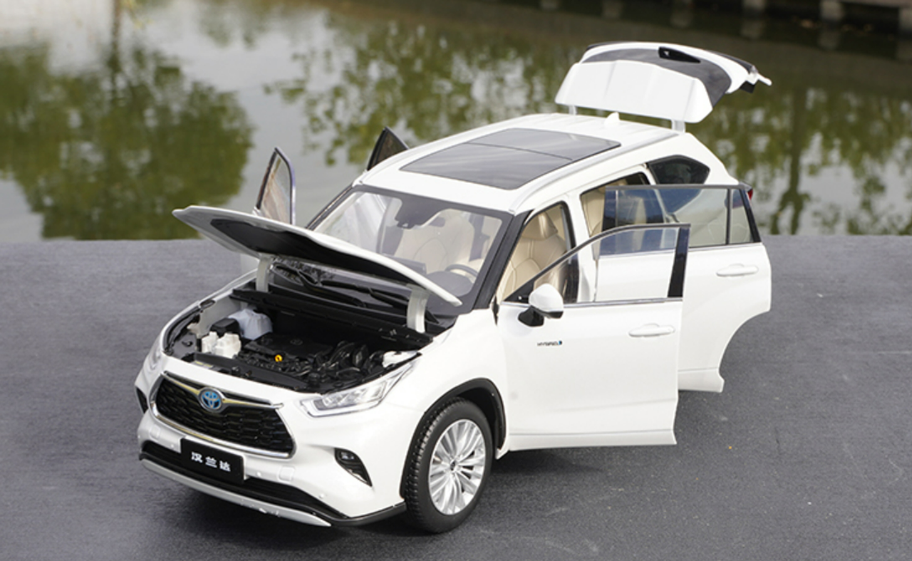1/18 Dealer Edition 2021 Toyota Highlander (White) Diecast Car Model