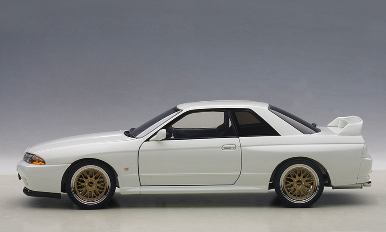 安い特価京商 1/18 R32 GT-R スカイライン V-SPEC II ミニカー