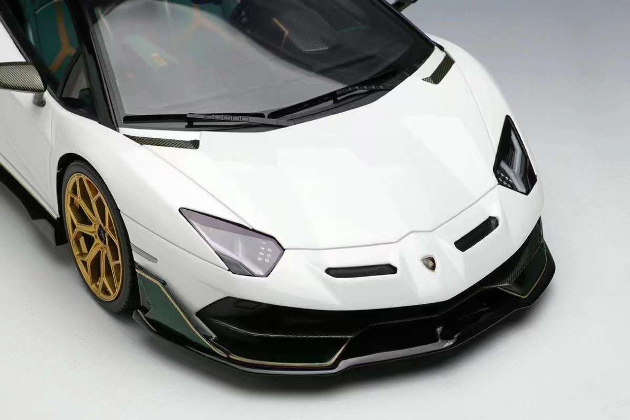 1/18 Makeup Lamborghini Aventador SVJ Roadster (White & Green Ad Personam 2 Tone Paint) Resin Car Model