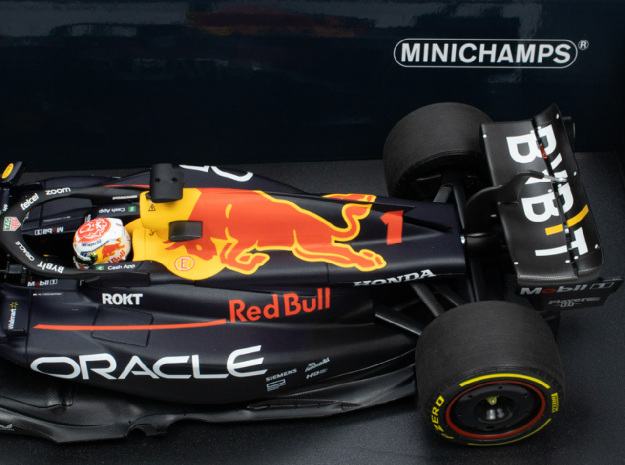 1/18 Minichamps 2023 Oracle Red Bull Racing RB19 Max Verstappen 