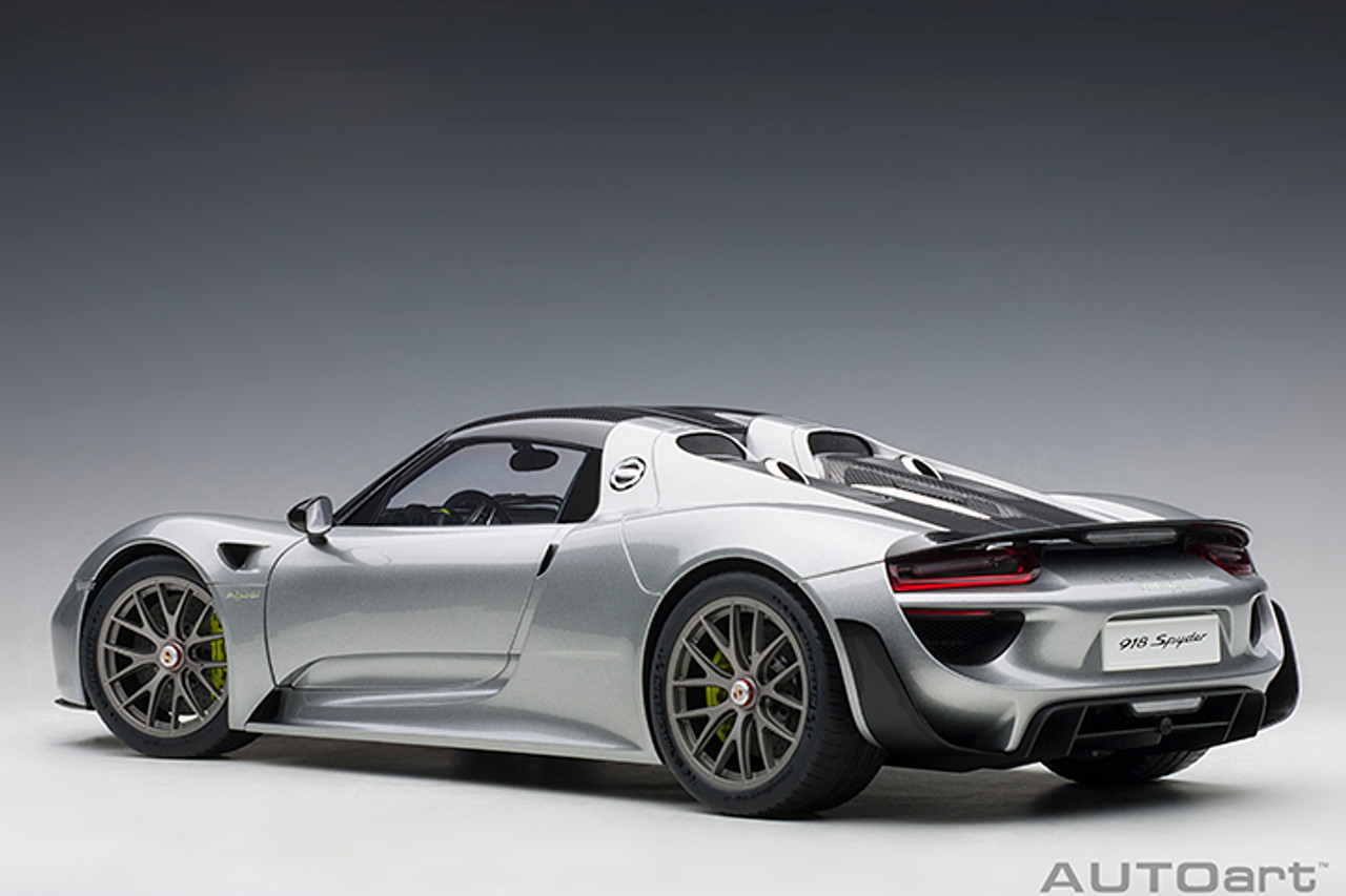 1/12 AUTOart Porsche 918 Spyder Weissach Package (GT Silver Metallic) Car Model