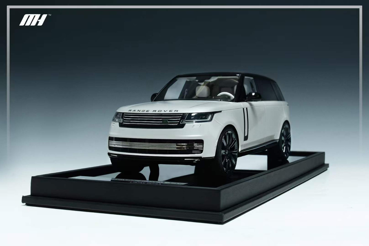 1/18 Motorhelix 2022 Land Rover Range Rover Autobiography Extended Wheelbase (Pearl White with Black Top) Resin Car Model Limited 99 Pieces