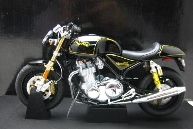 1/12 AUTOart NORTON 952 COMMANDO Diecast Car Model - LIVECARMODEL.com
