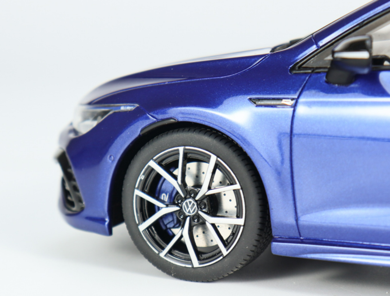 1/18 OTTO 2021 Volkswagen Golf VIII R (Blue) Resin Car Model