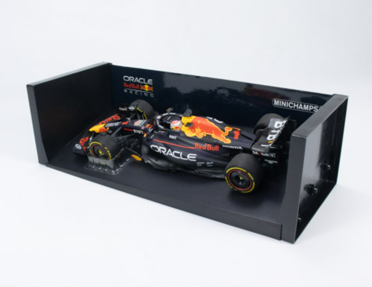 Figurine 1/18 Pilote Ferrari F1 – Winner Jump, Minichamps GP Replicas, Neuve
