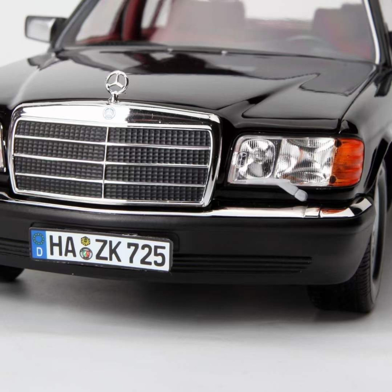 Mercedes-Benz 560 SEL 1989 Black 1/18 Norev 183793