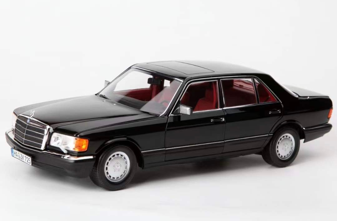 1/18 Norev 1989 Mercedes-Benz 560 SEL (Black with Red Interior