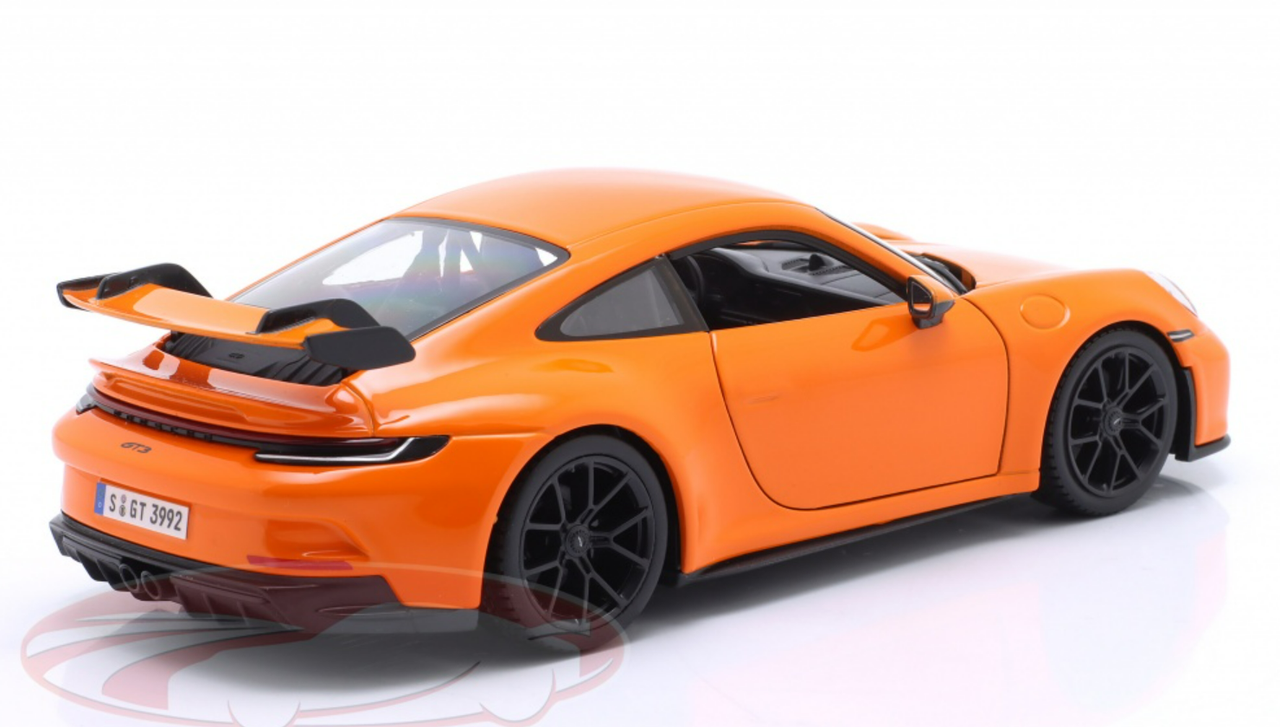 1/24 BBurago 2021 Porsche 911 (992) GT3 (Lava Orange) Diecast Car Model