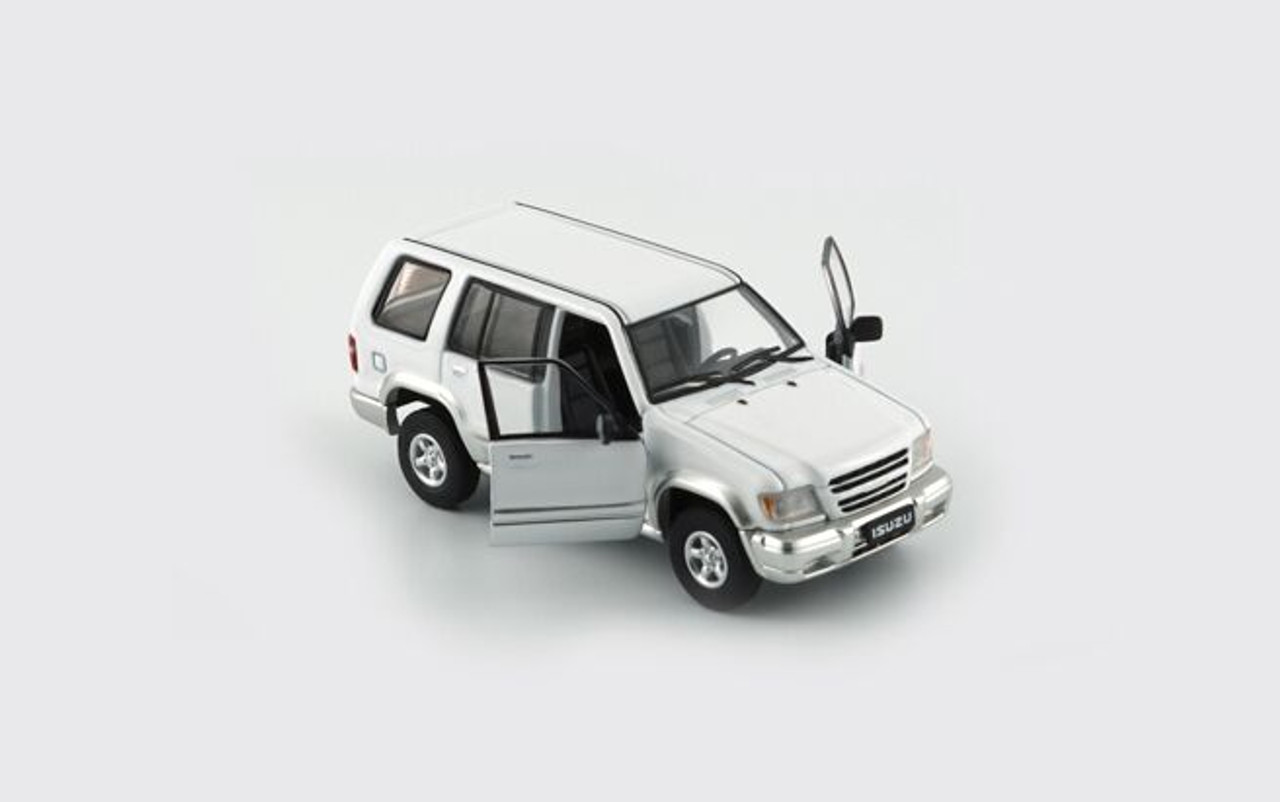 1/64 BM Creations Isuzu 1998 -2002 Trooper / Big Horn - White