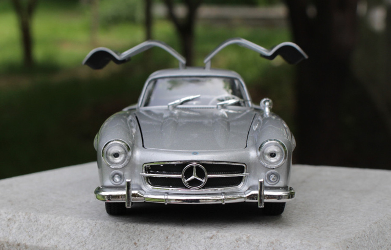 1/24 Welly FX Mercedes-Benz Mercedes MB 300 SL 300SL (Silver) Diecast Car Model