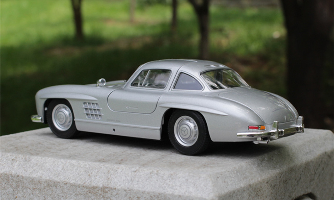 1/24 Welly FX Mercedes-Benz Mercedes MB 300 SL 300SL (Silver) Diecast Car Model