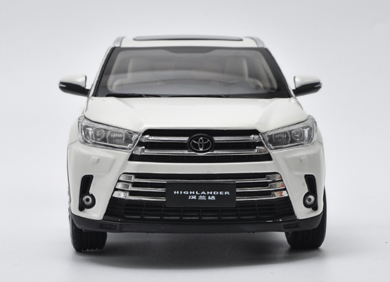 1/18 Dealer Edition 2018 Toyota Highlander (White) Diecast Car Model