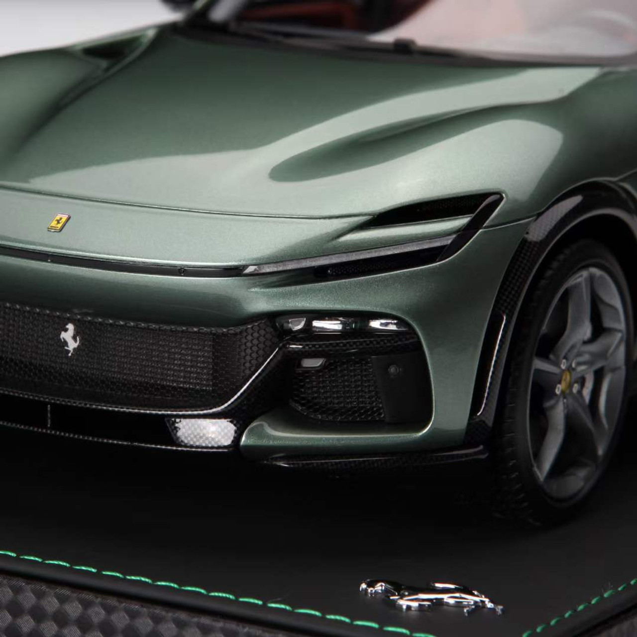 1/18 BBR Ferrari Purosangue (Verde Dora Green with Carbon Fiber Roof) Resin Car Model