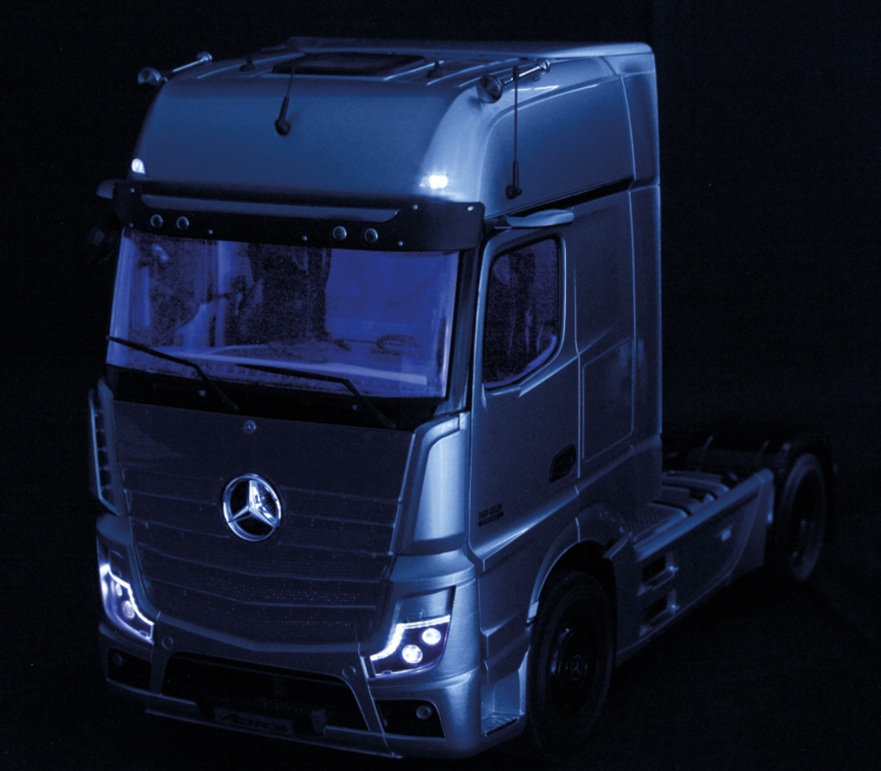 1/18 NZG Mercedes-Benz Actros GigaSpace 4x2 (White with Star) Truck Header Diecast Model