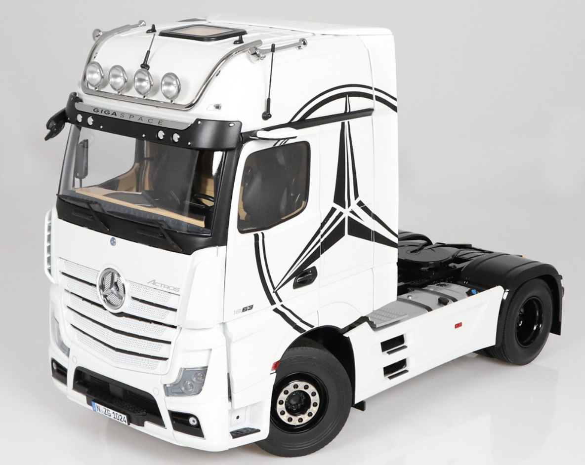 Mercedes-Benz Actros RCトラック　新品未開封　当時品 Mercedes-Benz Actros RCトラック 新品未開封 当時品 Amazon | 1/64