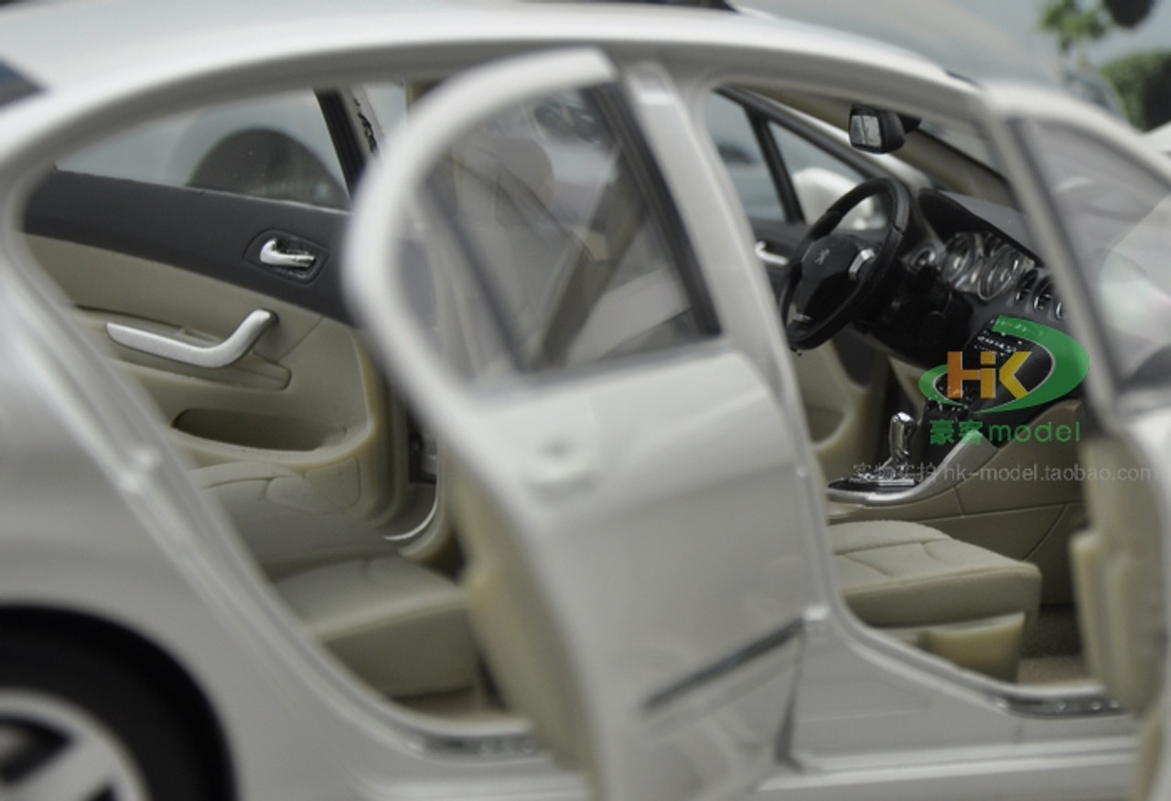 1/18 Dealer Edition Peugeot 408 (White) 1st Generation (2010-2022) Diecast Car Model 1/18 Dealer Edition Peugeot 408 (White) 1st Generation (2010-2022) Diecast Car Model