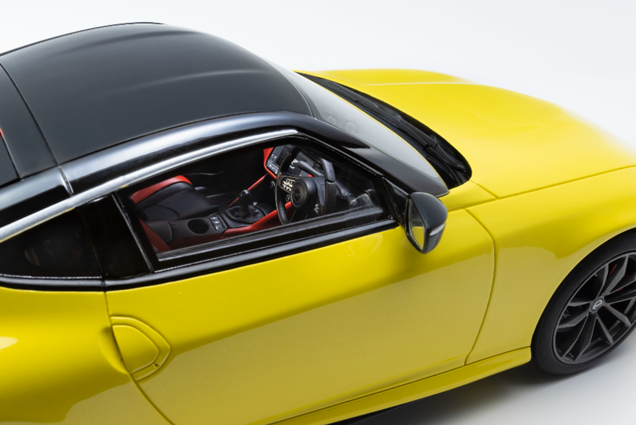 1/18 Kyosho Nissan Fairlady Z Yellow Resin Car Model