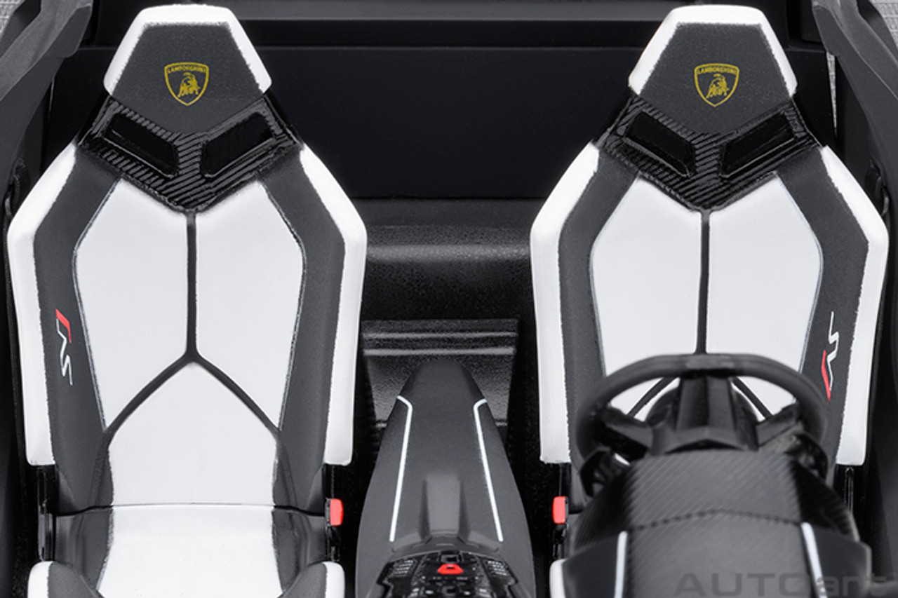 1/18 AUTOart Lamborghini Aventador SVJ (Bianco Asopo Pearl