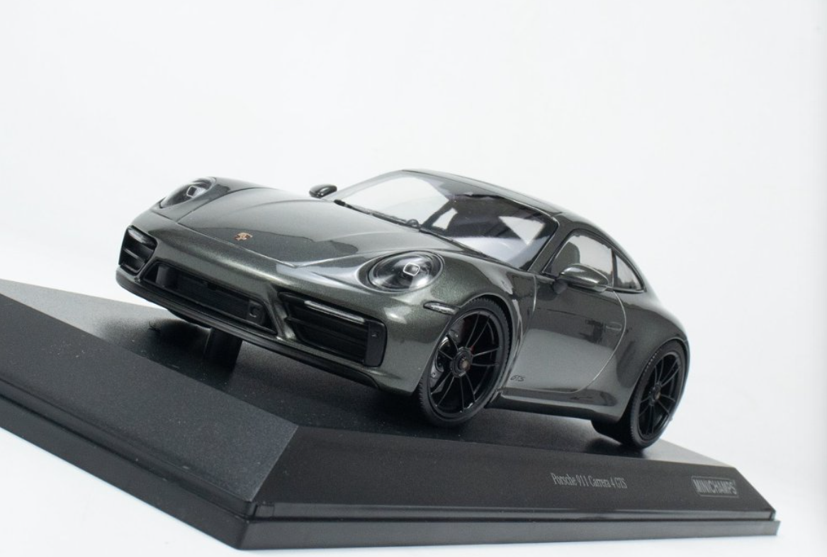 1/18 Minichamps 2021 Porsche 911 (992) Carrera 4 GTS (Aventurine Green Metallic) Car Model