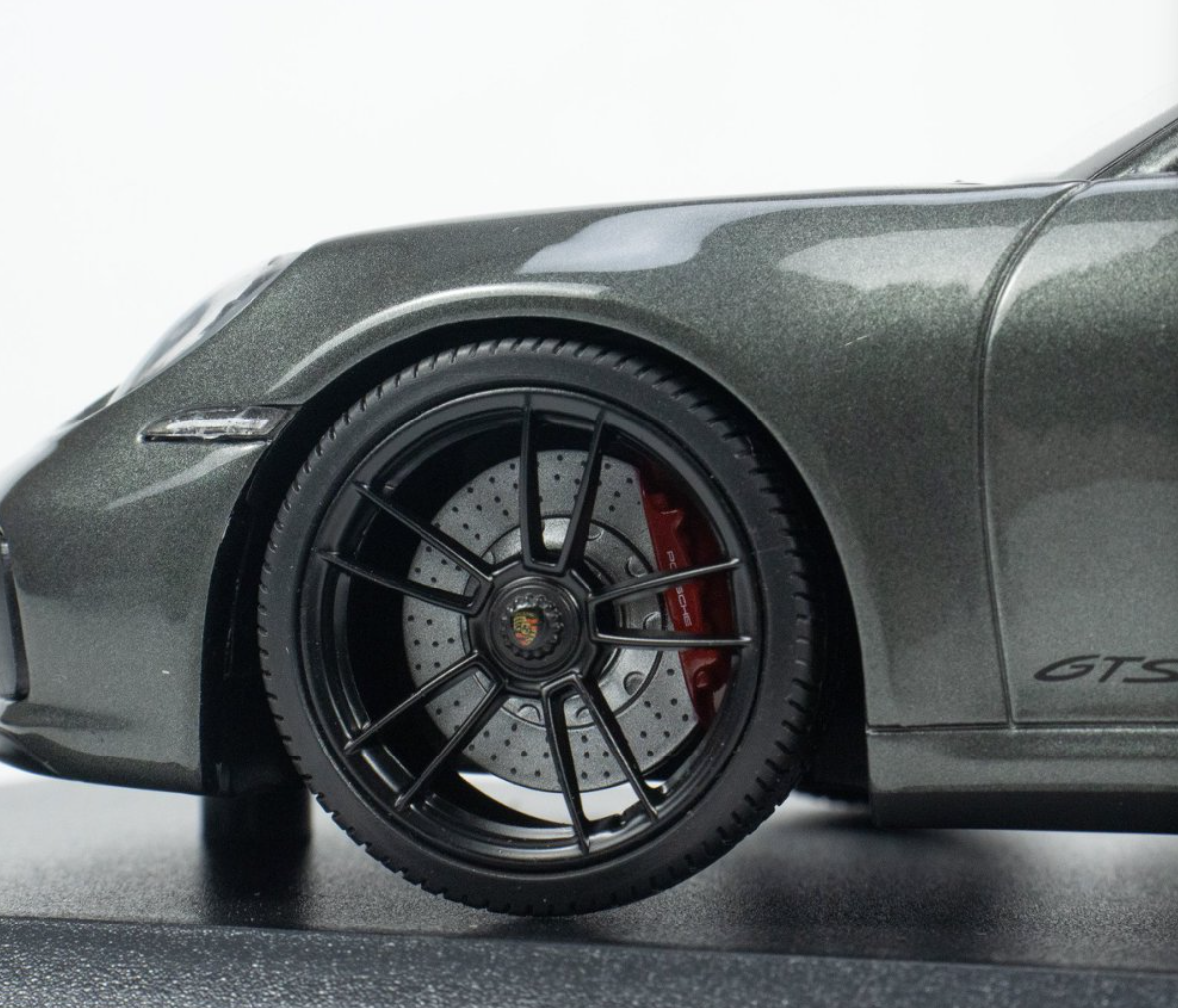 1/18 Minichamps 2021 Porsche 911 (992) Carrera 4 GTS (Aventurine Green Metallic) Car Model