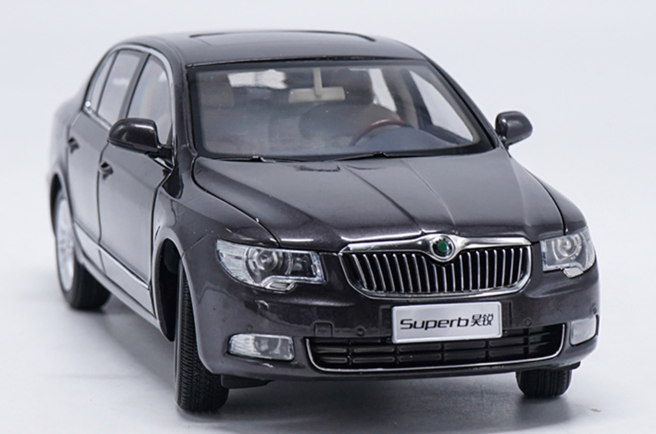 1/18 Dealer Edition Skoda Superb (Brown) Diecast Car Model