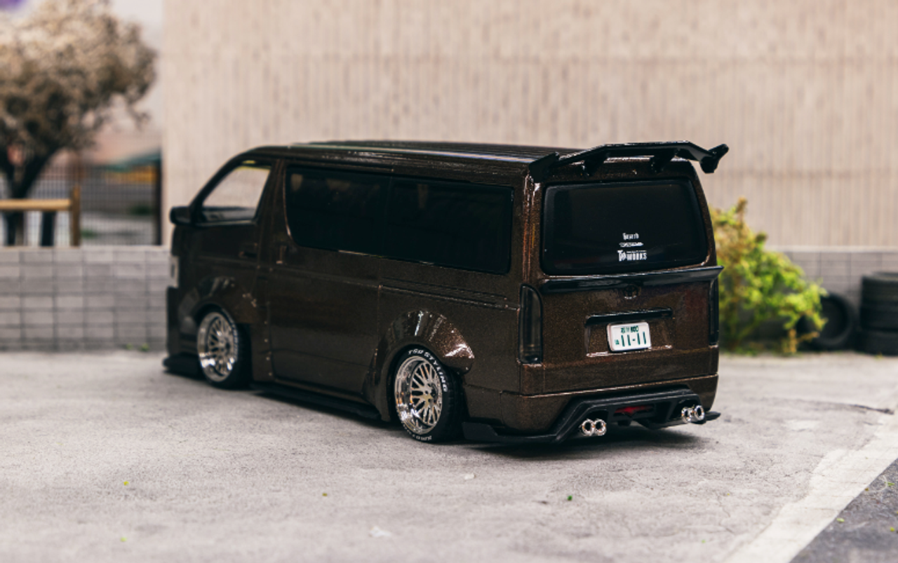 1/43 Tarmac Works Toyota Hiace Widebody T43-024-BRN Brown 