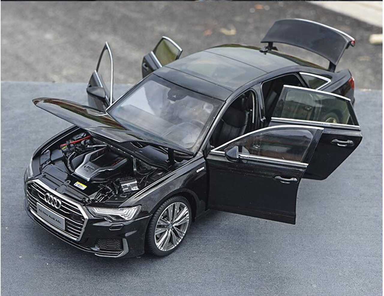 1/18 Dealer Edition 2019 Audi A6 A6L (Black) Diecast Car Model