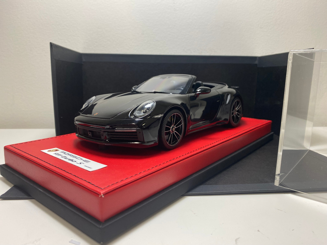 Custom Painted 1/18 Minichamps Porsche 911 992 Turbo
