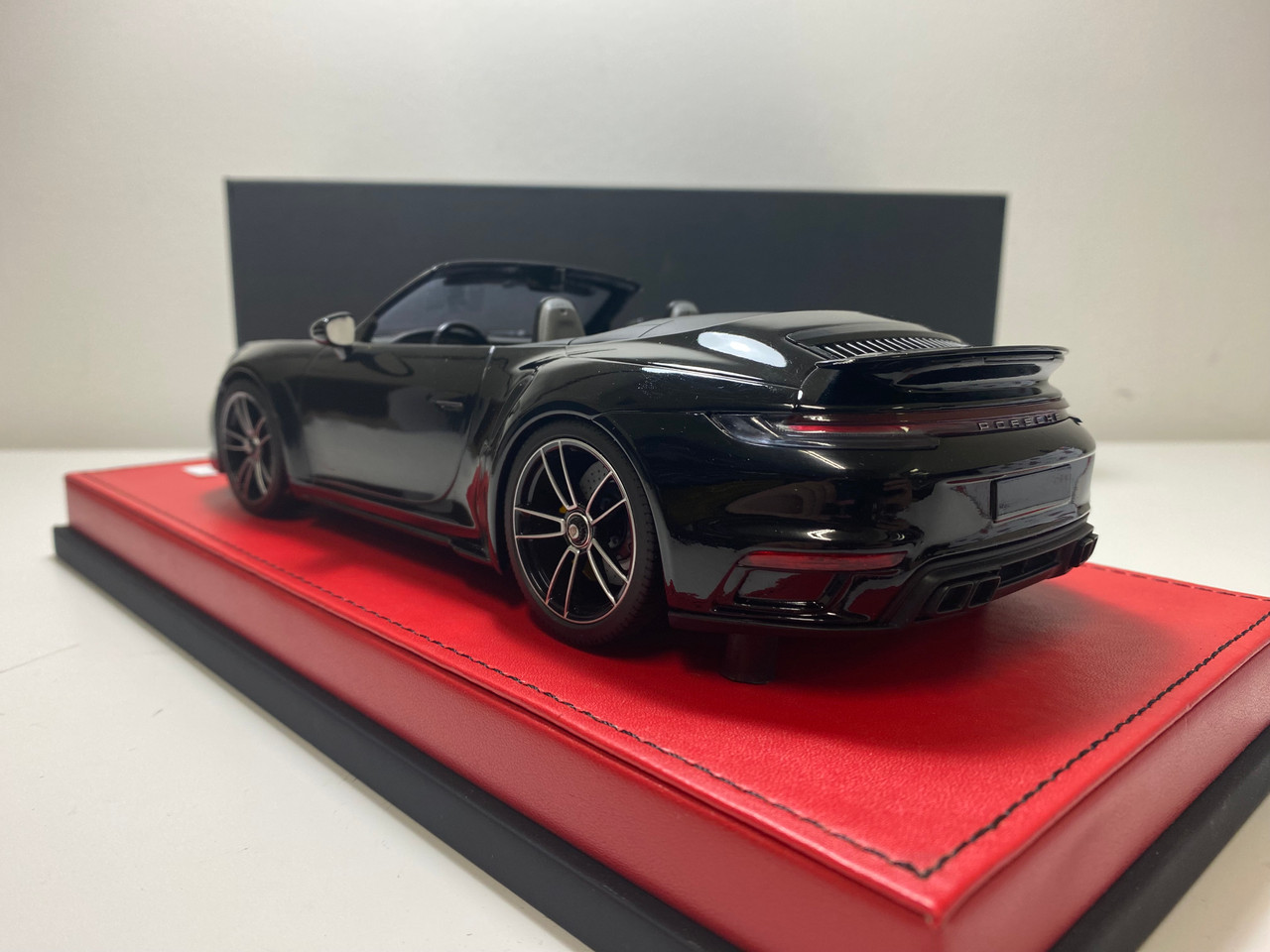 Custom Painted 1/18 Minichamps Porsche 911 992 Turbo