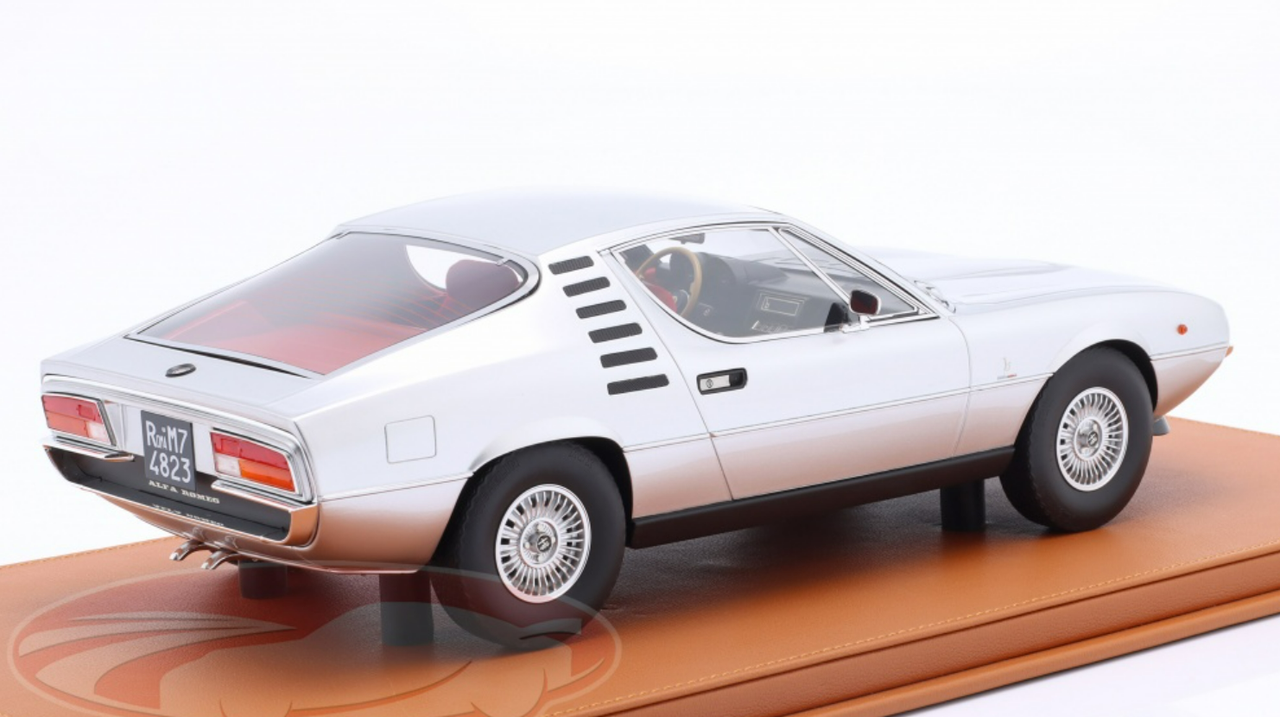 1/12 TopMarques 1970 Alfa Romeo Montreal (Silver) Car Model