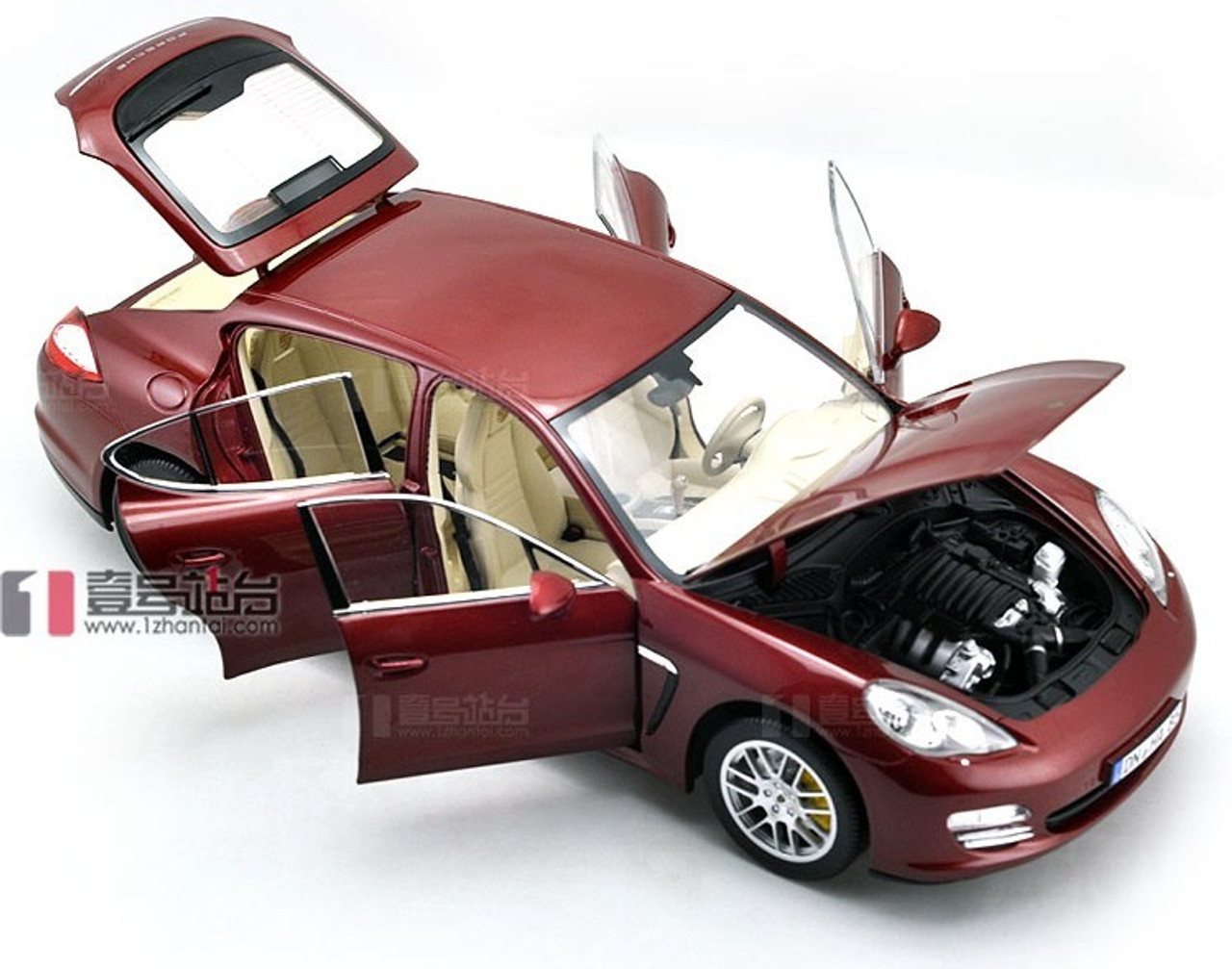 1/18 Porsche Panamera 4S (Red) Diecast Car Model