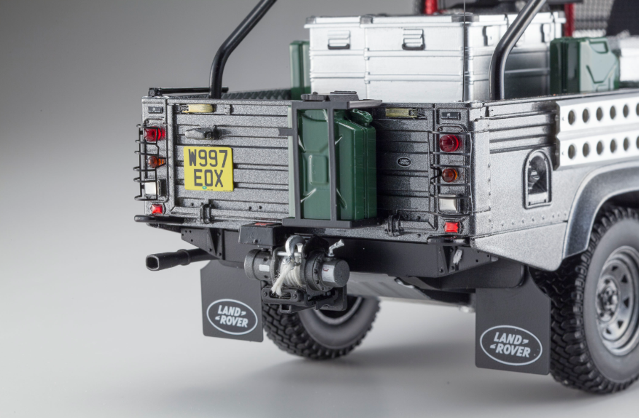 K 1/18 Kyosho 2001 Land Rover Defender Lara Croft Tomb Raider