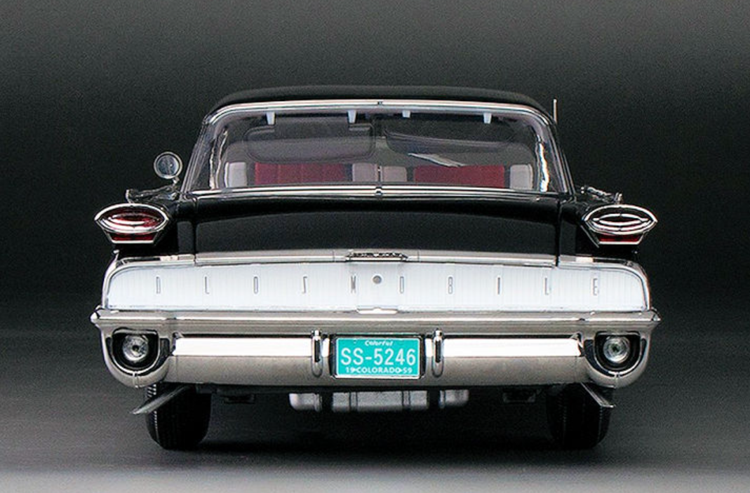 105-009 サンスター 1/18 Oldsmobile 98 105-009 サンスター 1/18 Sun Star Oldsmobile 98 Hard Top Silver J01