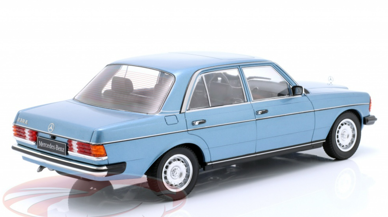 505-020 KK 1/18 メルセデスベンツ 230E W123 1975 1/18 KK-Scale 1975 Mercedes-Benz 230E (W123) (Light Blue