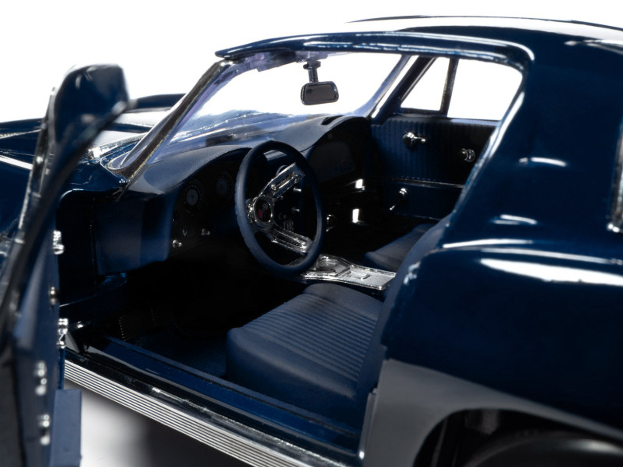 1/18 Auto World 1963 Chevrolet Corvette Split-Window Coupe (Daytona Blue Metallic with Dark Blue Interior) Diecast Car Model