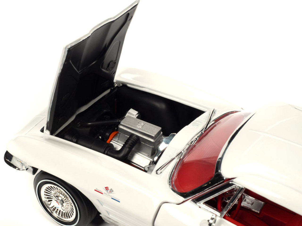 1/18 Auto World 1963 Chevrolet Corvette Z06 Split-Window Coupe Ermine White with Red Interior Diecast Car Model