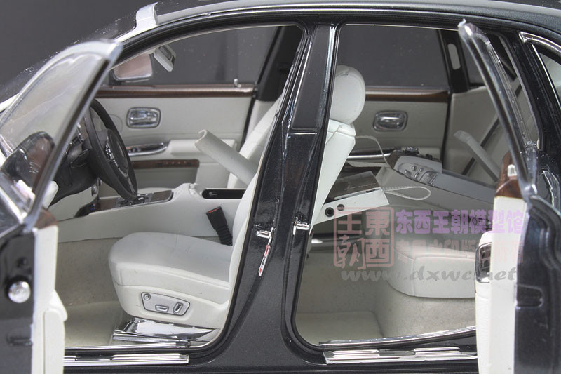 1/18 Kyosho Rolls-Royce Ghost (Black / Darkest Tungsten with