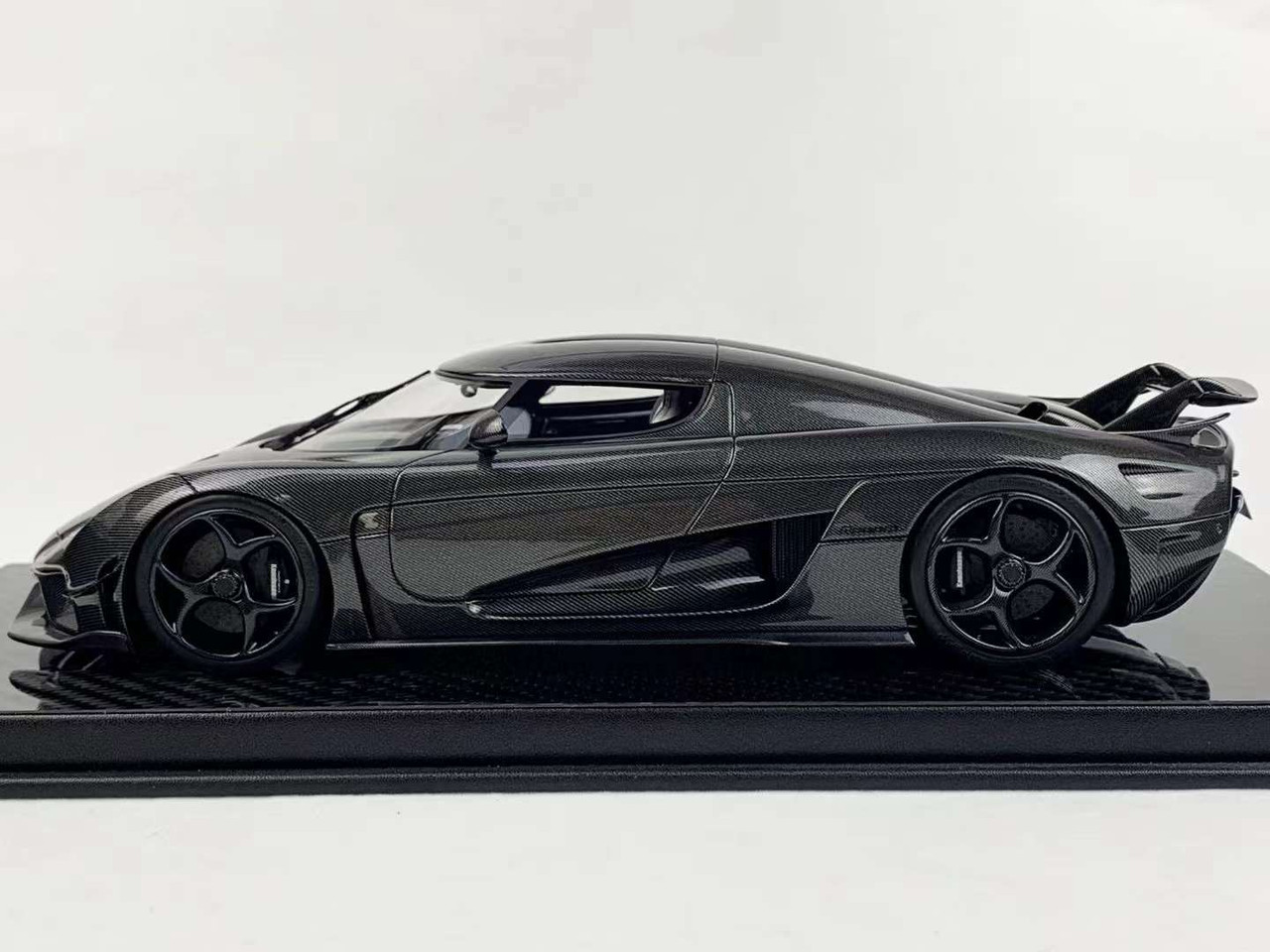 1/18 Frontiart Koenigsegg Regera (Carbon Black) Resin Car Model 