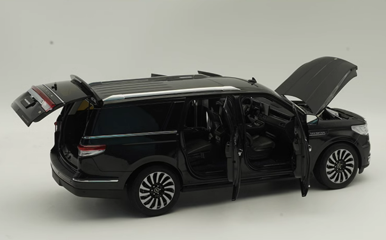 1/18 Dealer Edition 2022 Lincoln Navigator (Dark Green) Diecast Car Model