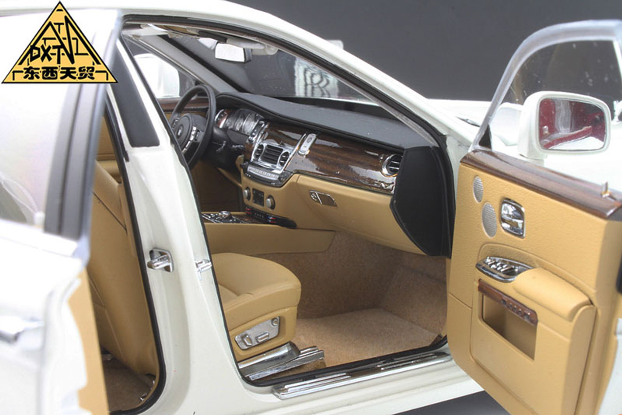 特価 1/18 ロールスロイス ゴースト Rolls-Royce Ghost 白 特価 1/18 ロールスロイス ゴースト Rolls-Royce Ghost 白 1/18