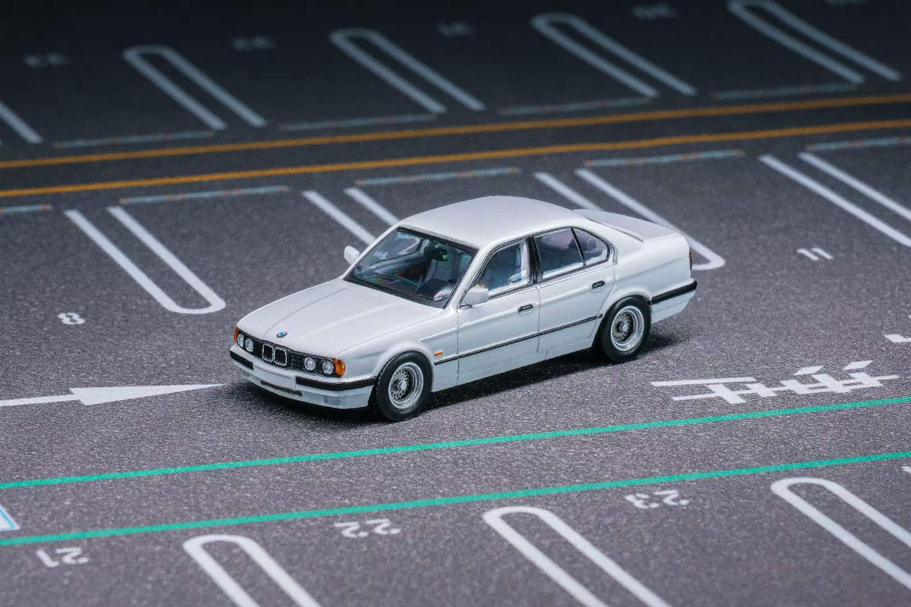 4R-750 JY MODEL 1/64 BMW アルピナ E34 ホワイト 4R-750 JY MODEL 1/64 BMW アルピナ E34 ホワイト - メルカリ