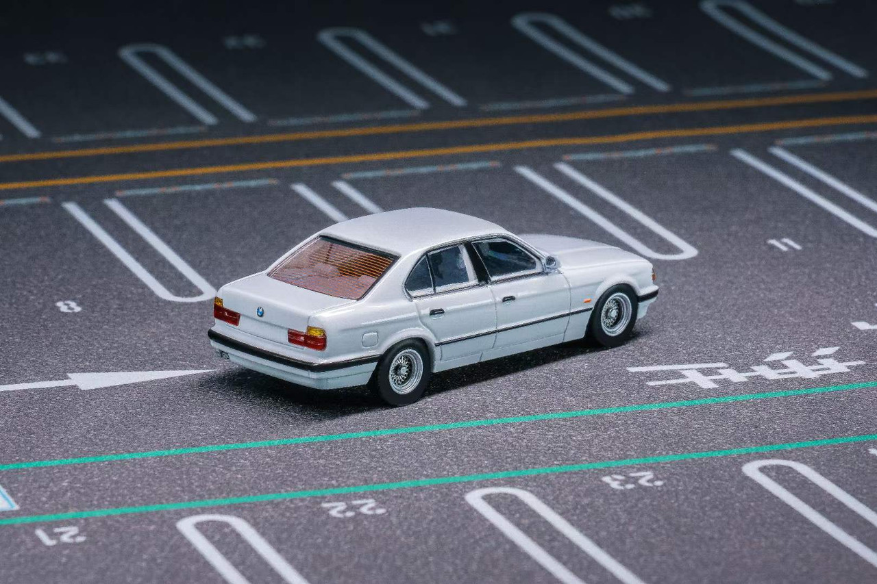 1/64 DCM BMW E34 5-Series (White) Diecast Car Model